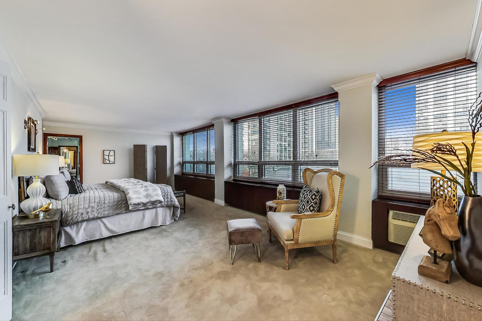 88 W Schiller Street Unit: 303