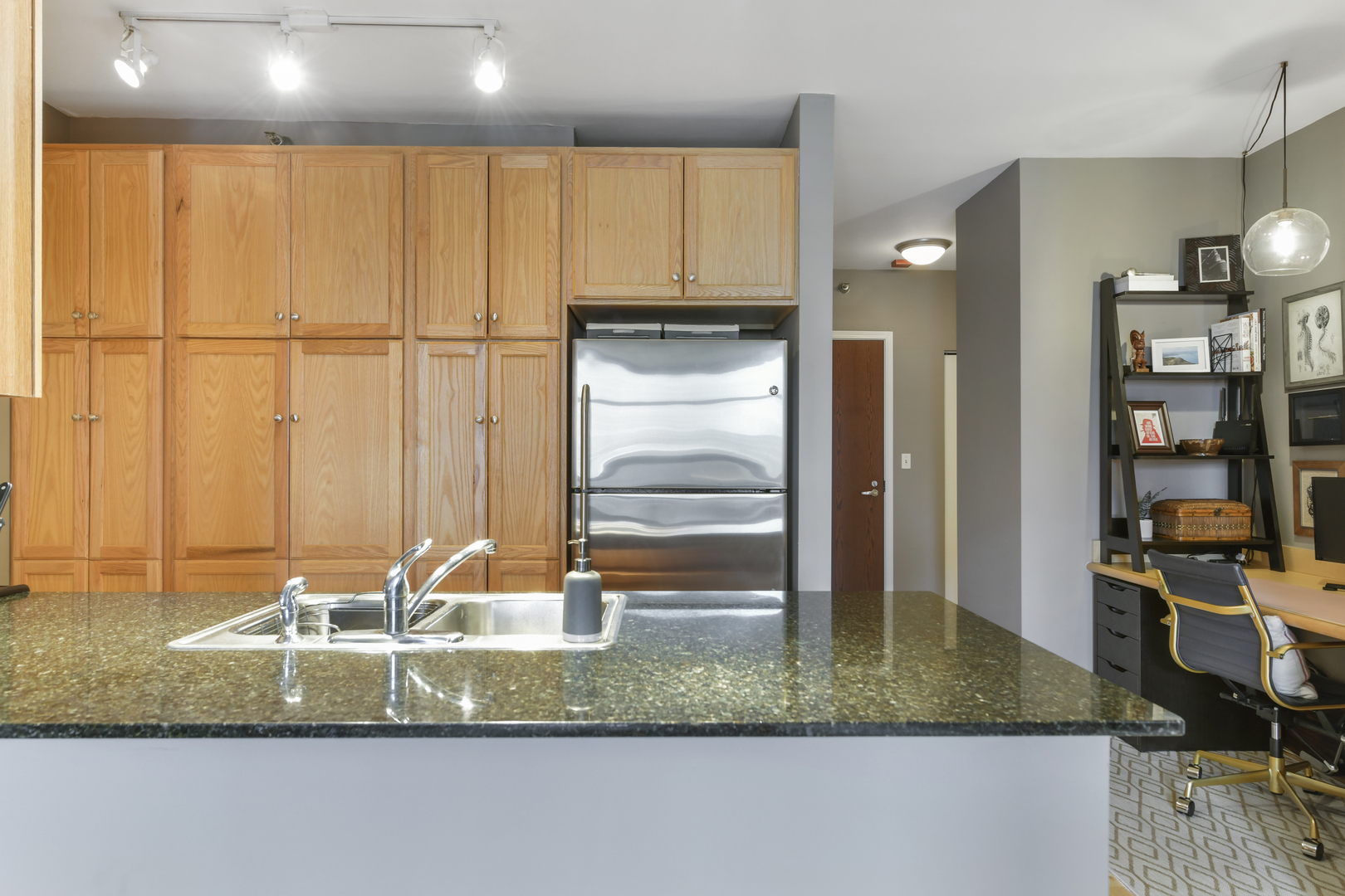 1255 S STATE Street Unit: 807