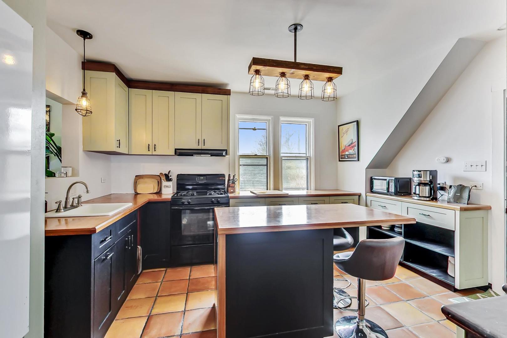 1328 Ashland Avenue Unit: 2