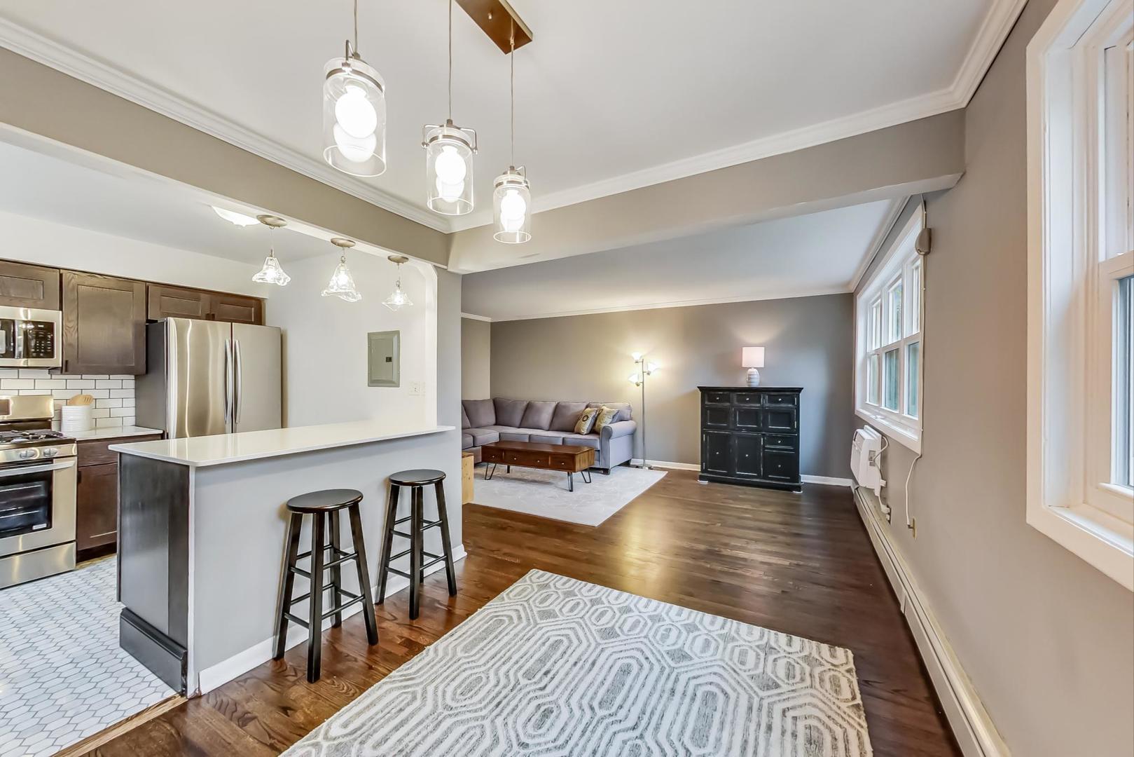 1728 W Farwell Avenue Unit: 202