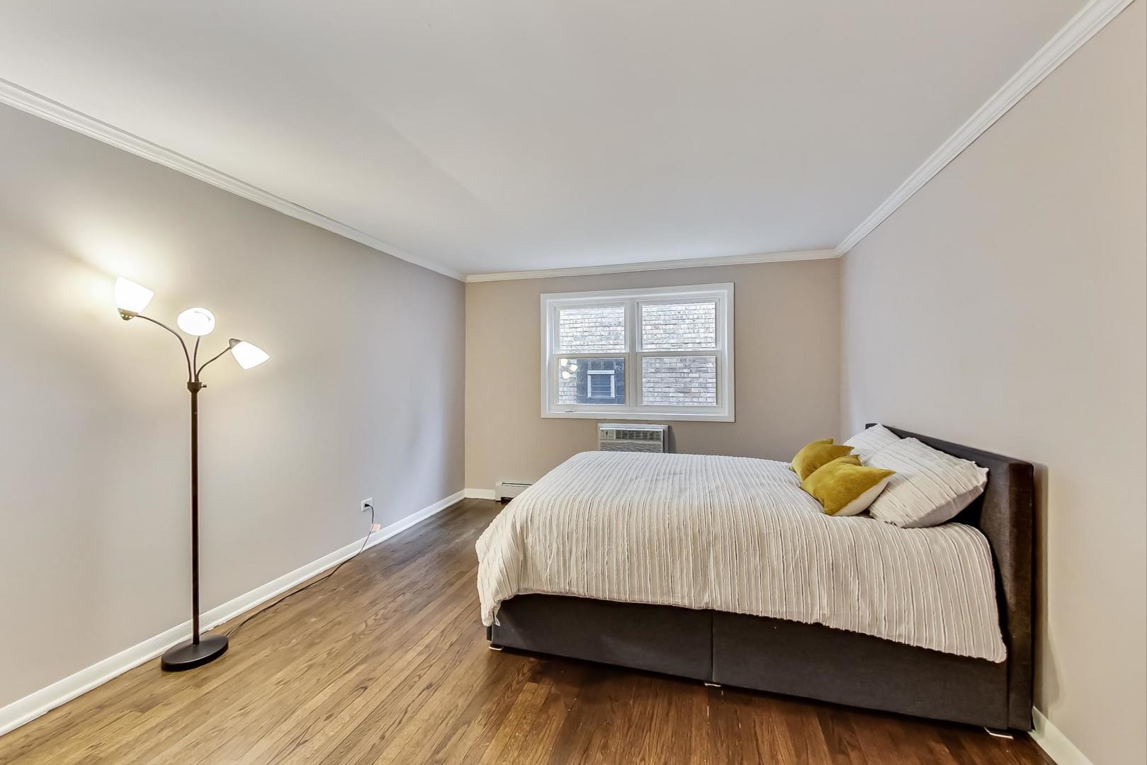 1728 W Farwell Avenue Unit: 202