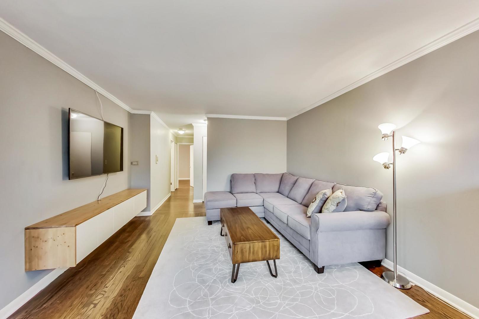 1728 W Farwell Avenue Unit: 202