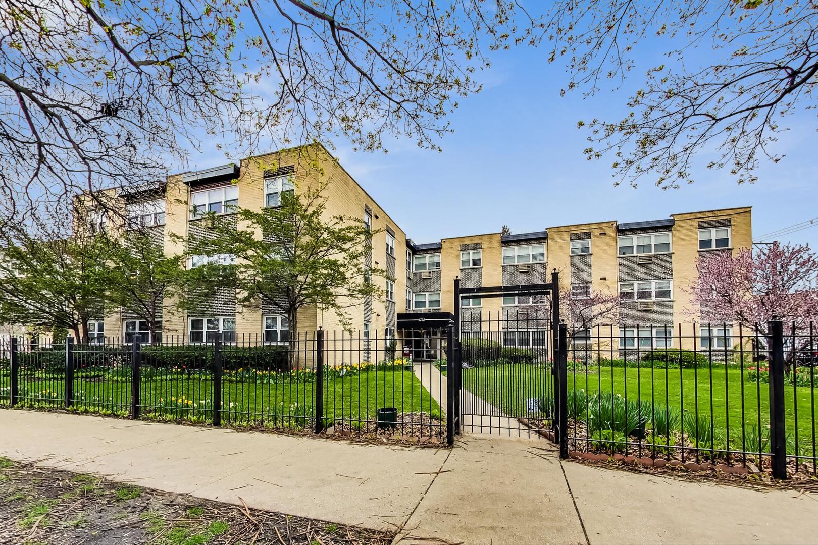 1728 W Farwell Avenue Unit: 202