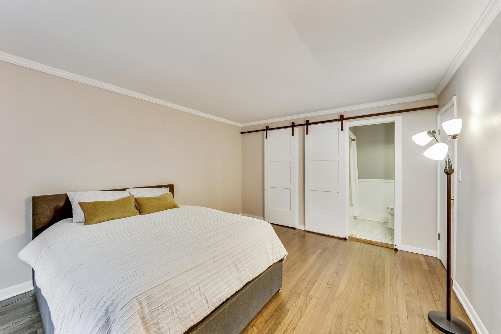 1728 W Farwell Avenue Unit: 202