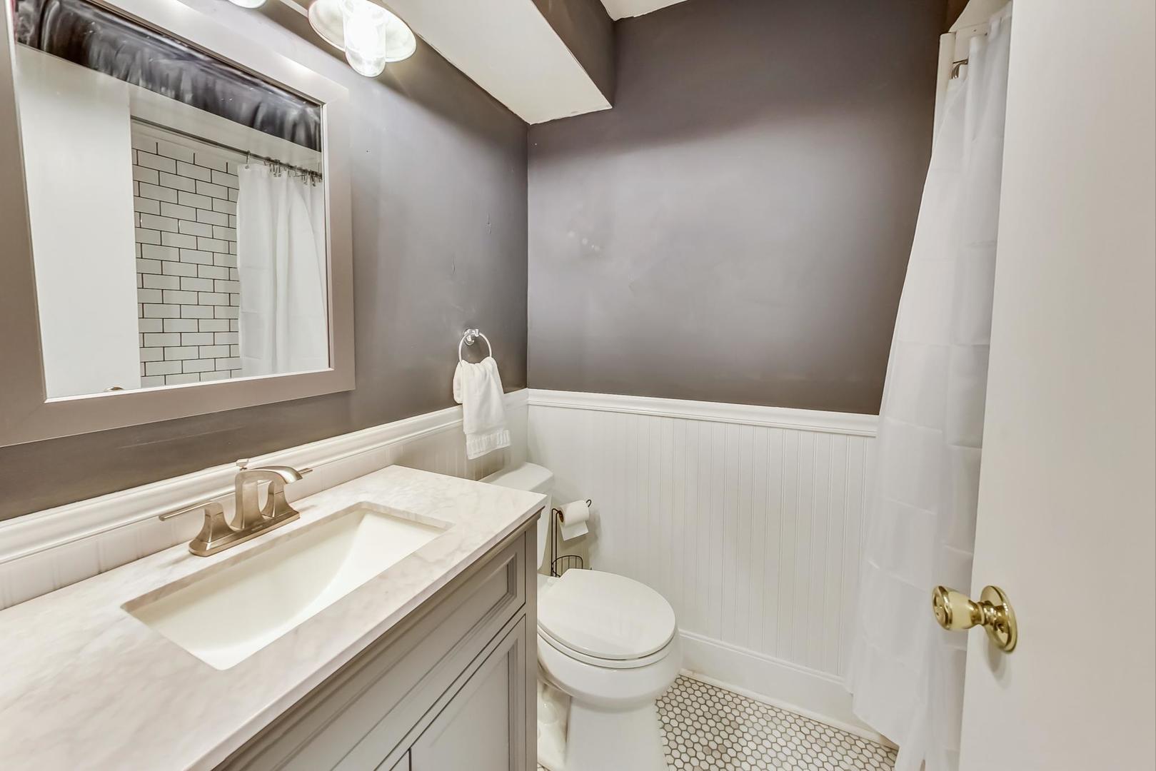 1728 W Farwell Avenue Unit: 202