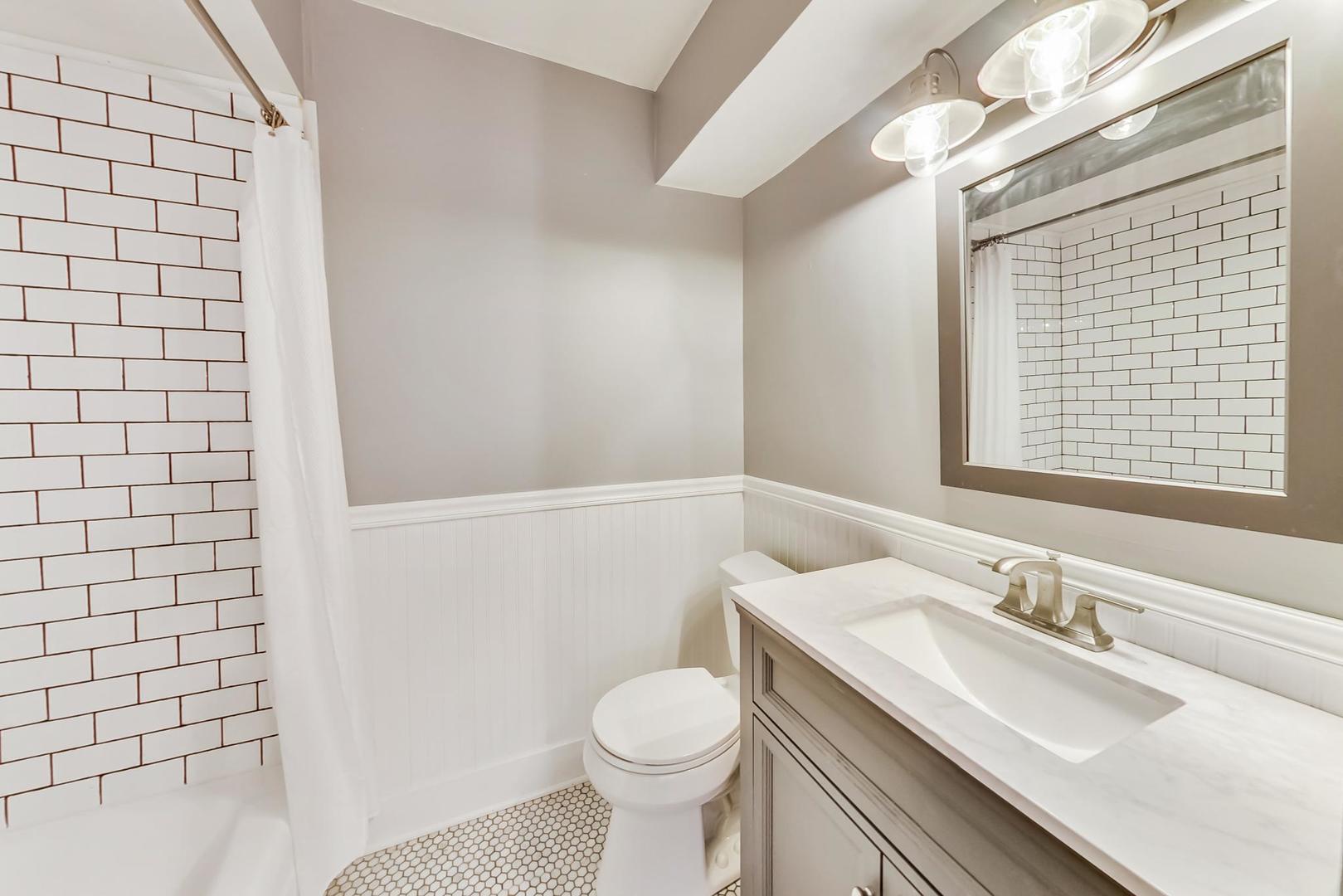 1728 W Farwell Avenue Unit: 202