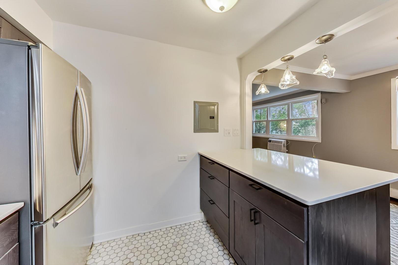 1728 W Farwell Avenue Unit: 202