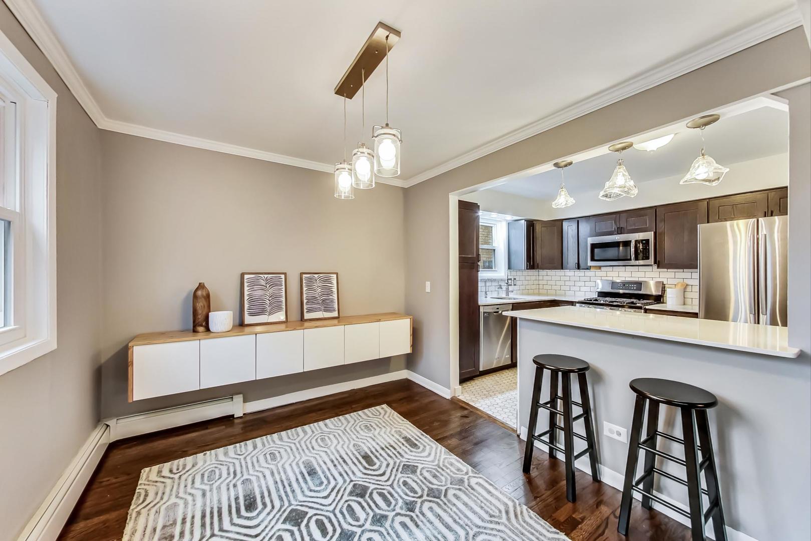 1728 W Farwell Avenue Unit: 202