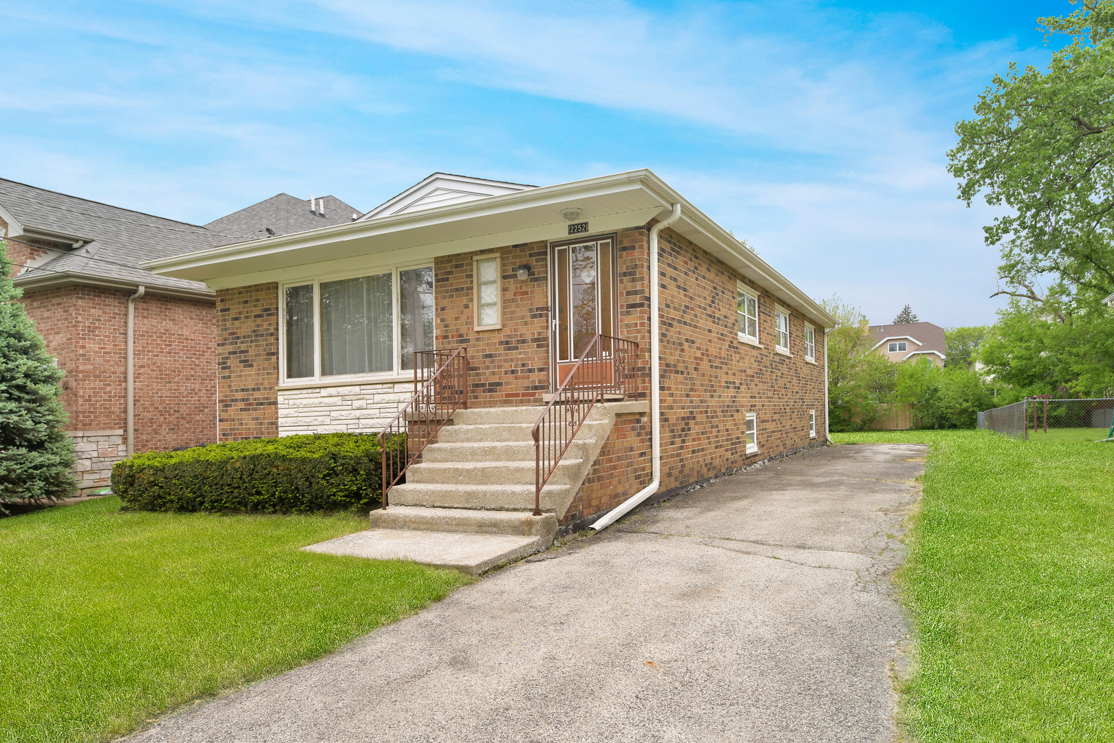 2252 Webster Lane