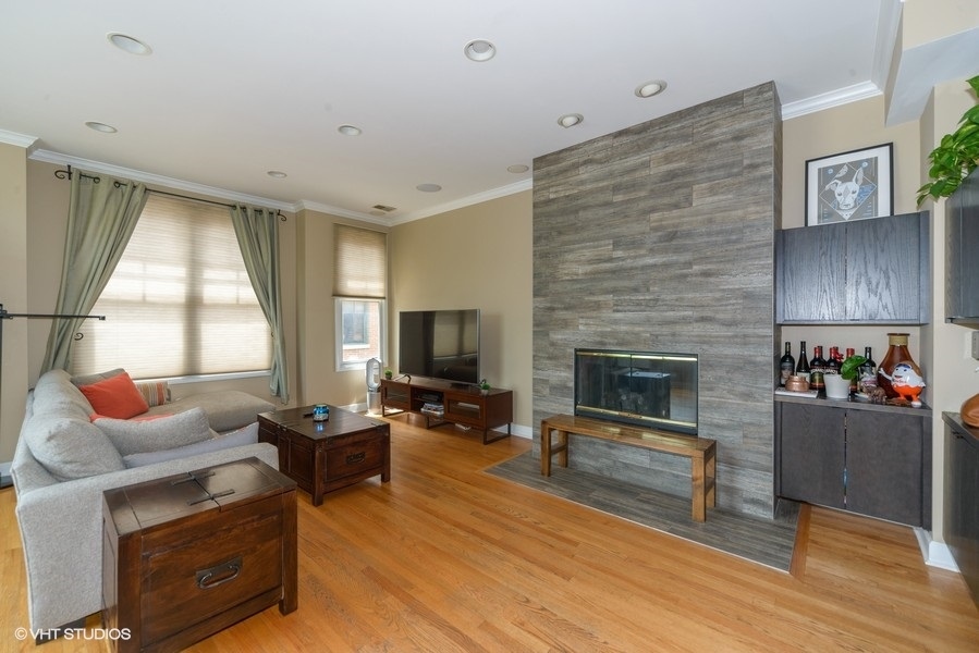 2140 N WINCHESTER Avenue Unit: 1