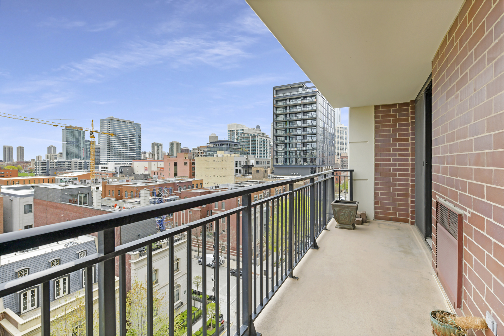 451 W HURON Street Unit: 804