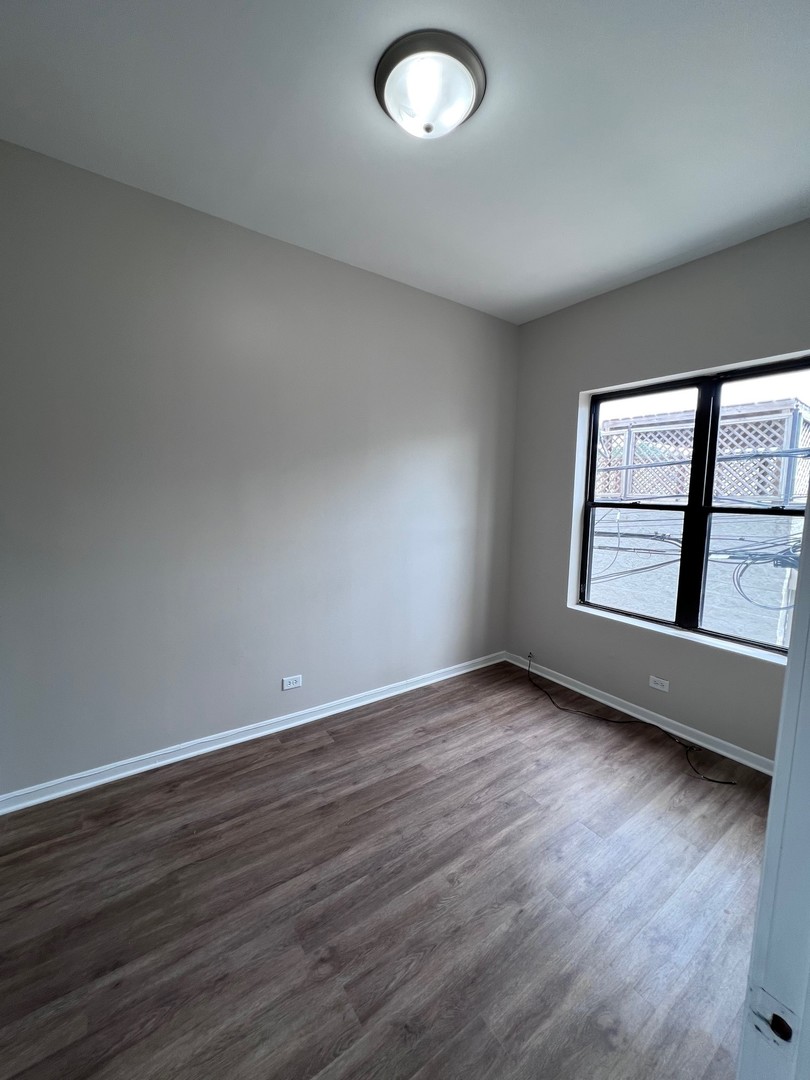 2245 N Western Avenue Unit: 2R