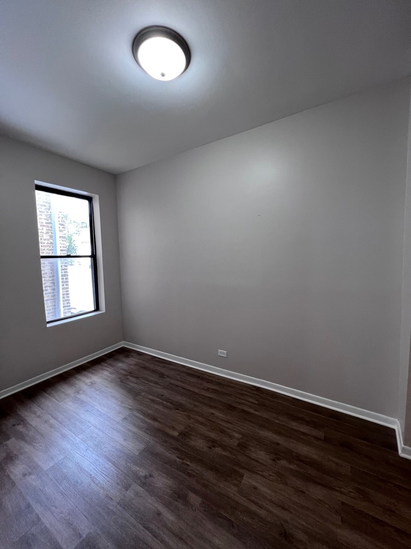 2245 N Western Avenue Unit: 2R