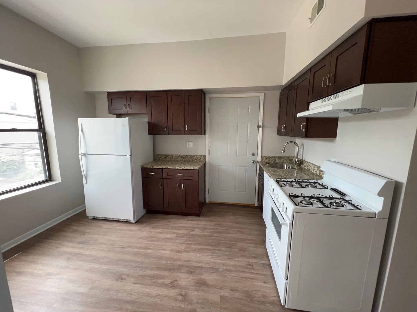 2245 N Western Avenue Unit: 2R