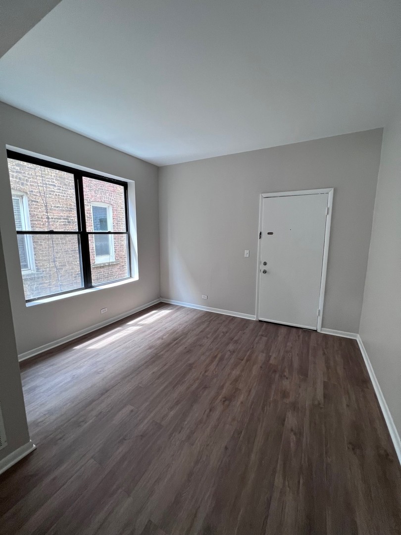 2245 N Western Avenue Unit: 2R