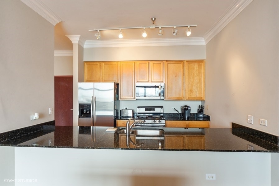 3232 N Halsted Street Unit: D1008