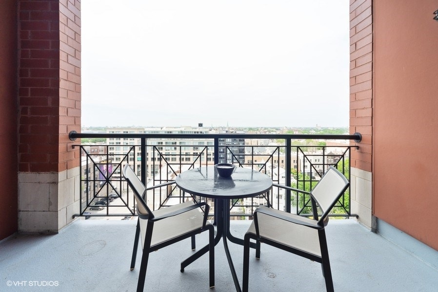 3232 N Halsted Street Unit: D1008