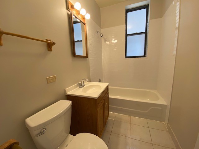 2245 N WESTERN Avenue Unit: 1R