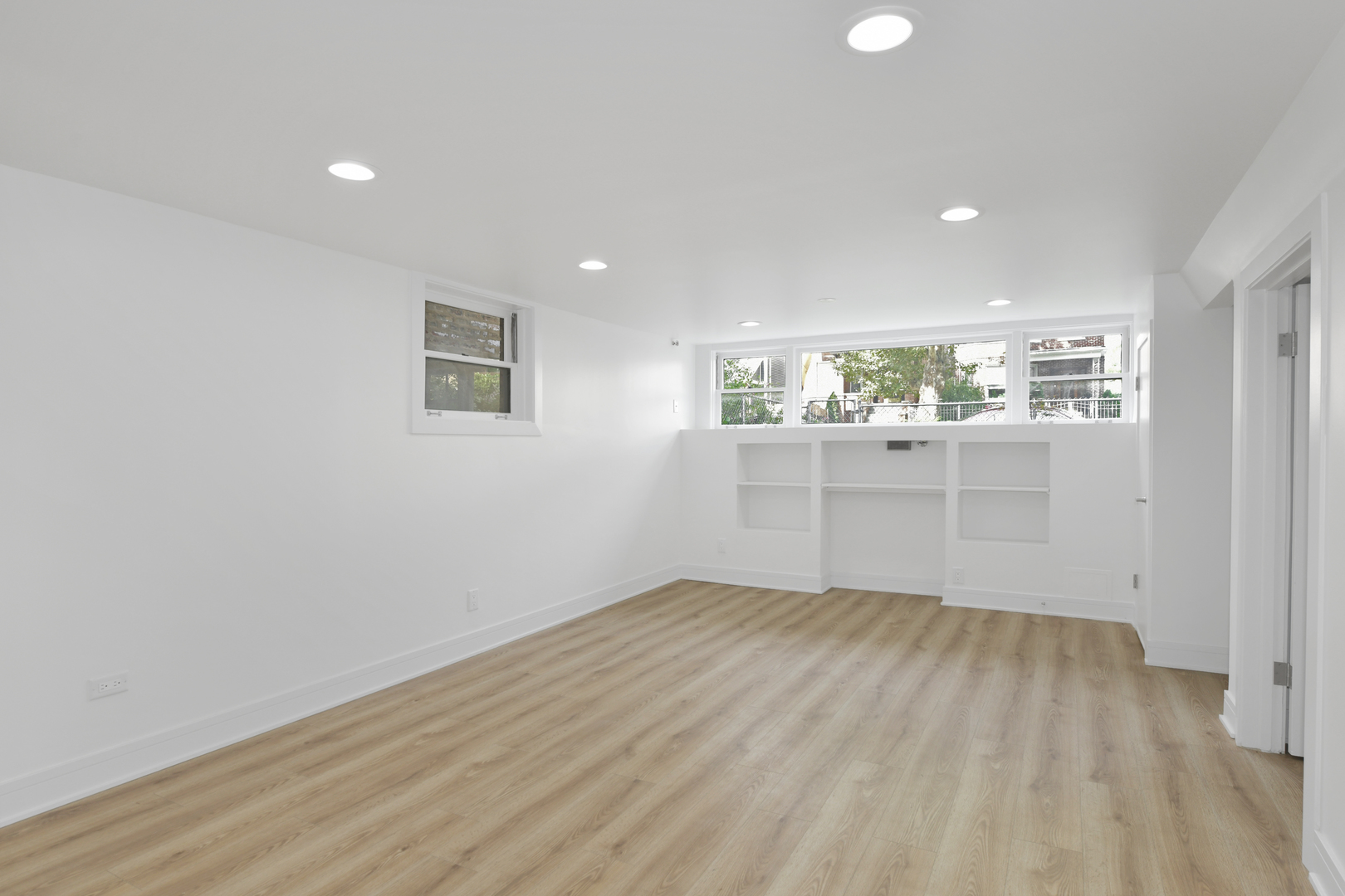 2735 N Mozart Street Unit: GARDEN