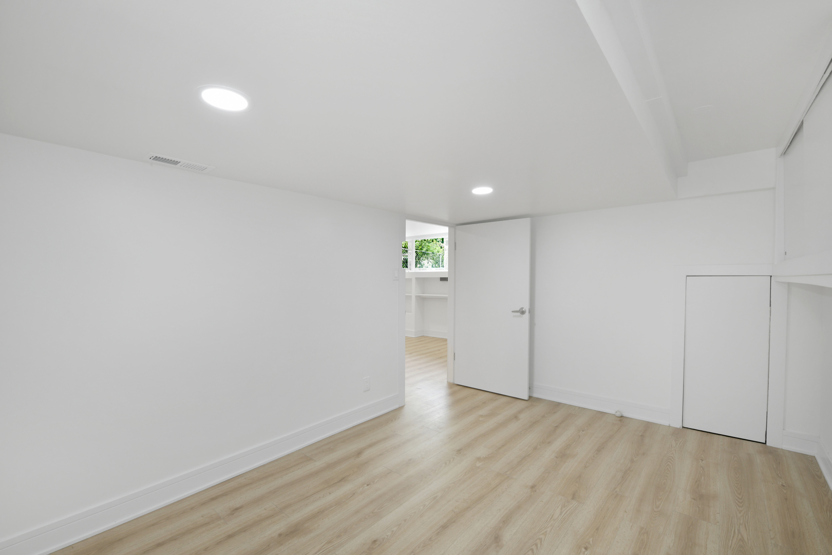 2735 N Mozart Street Unit: GARDEN
