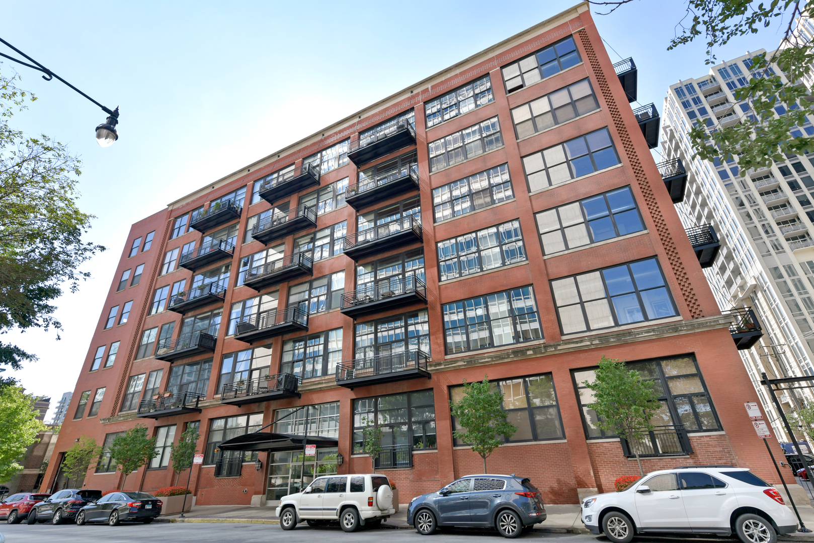 525 W Superior Street Unit: 232