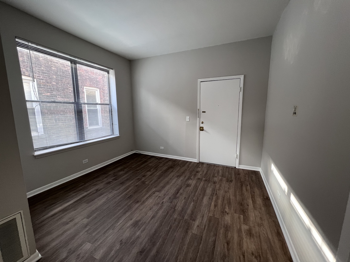 2245 N Western Avenue Unit: 3R