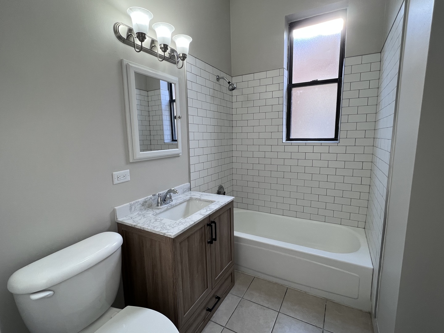 2245 N Western Avenue Unit: 3R