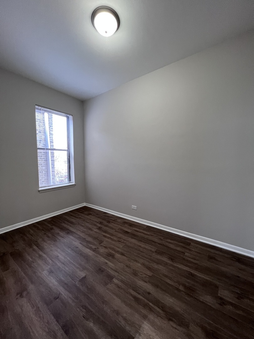 2245 N Western Avenue Unit: 3R