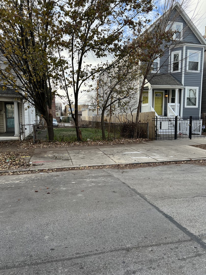 3048 N Spaulding Avenue