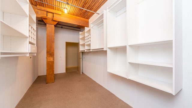 550 N Kingsbury Street Unit: 422