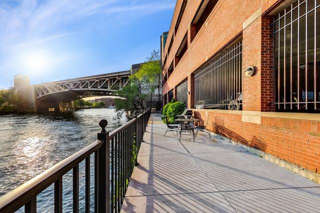 550 N Kingsbury Street Unit: 422