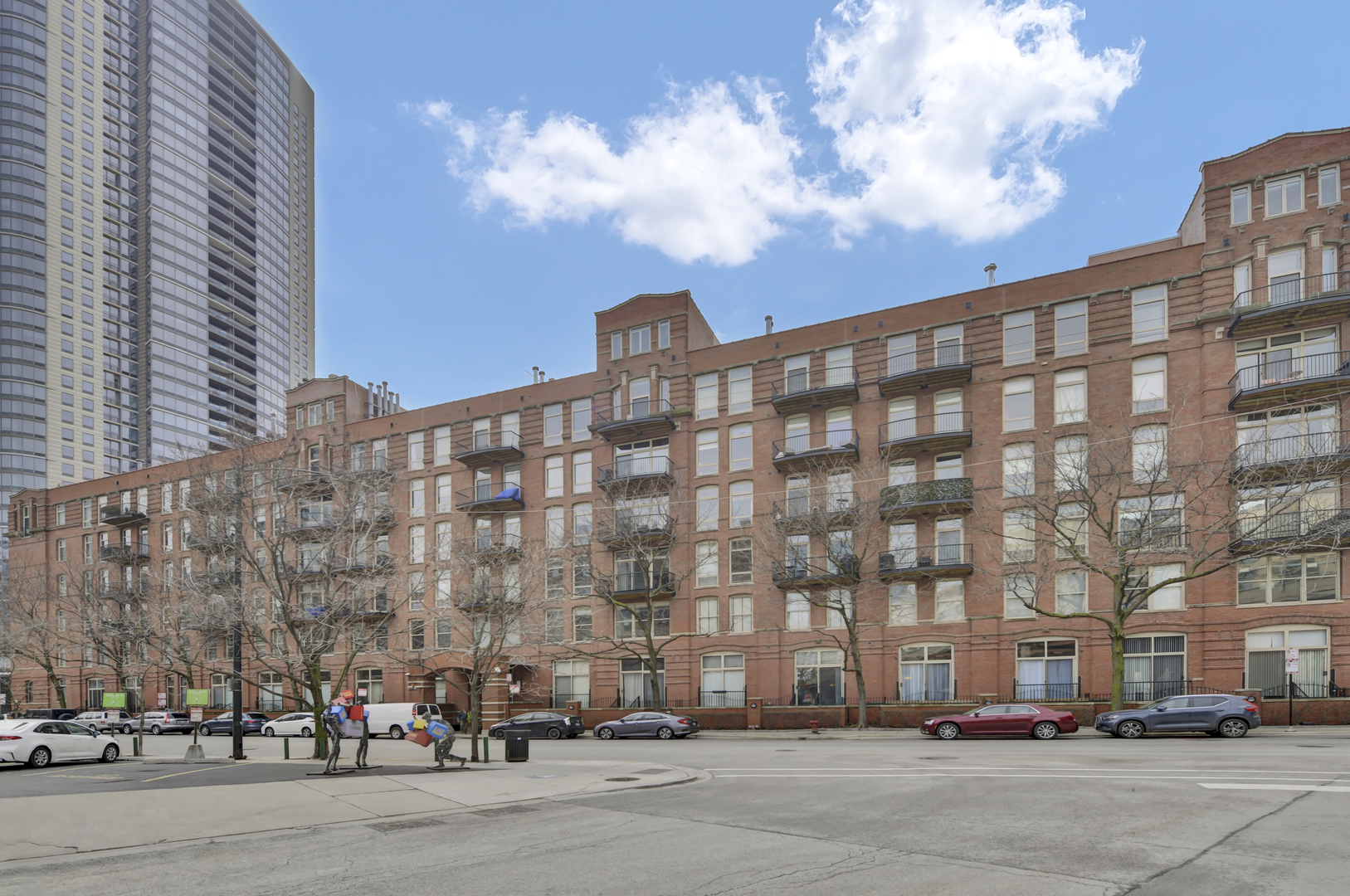 550 N Kingsbury Street Unit: 422