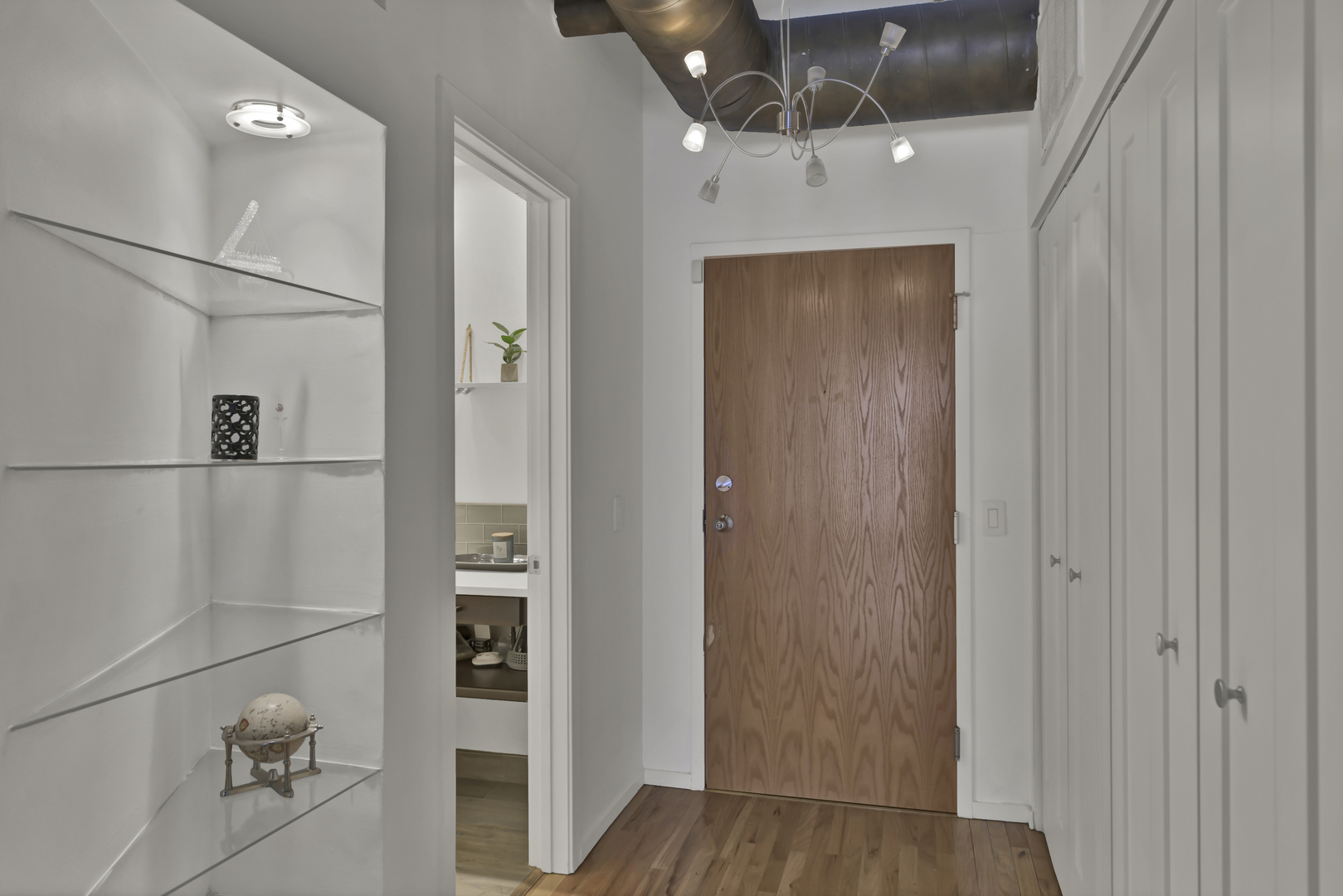 550 N Kingsbury Street Unit: 422