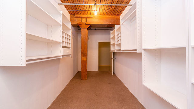 550 N Kingsbury Street Unit: 422