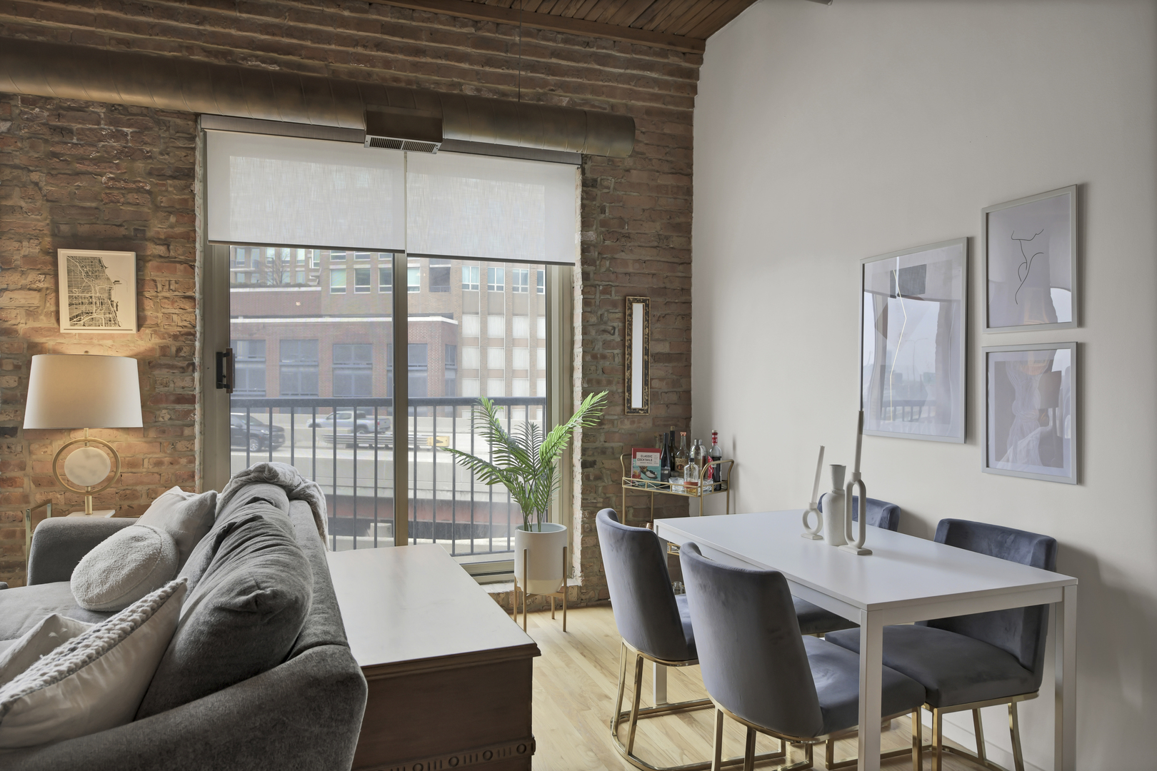 550 N Kingsbury Street Unit: 422