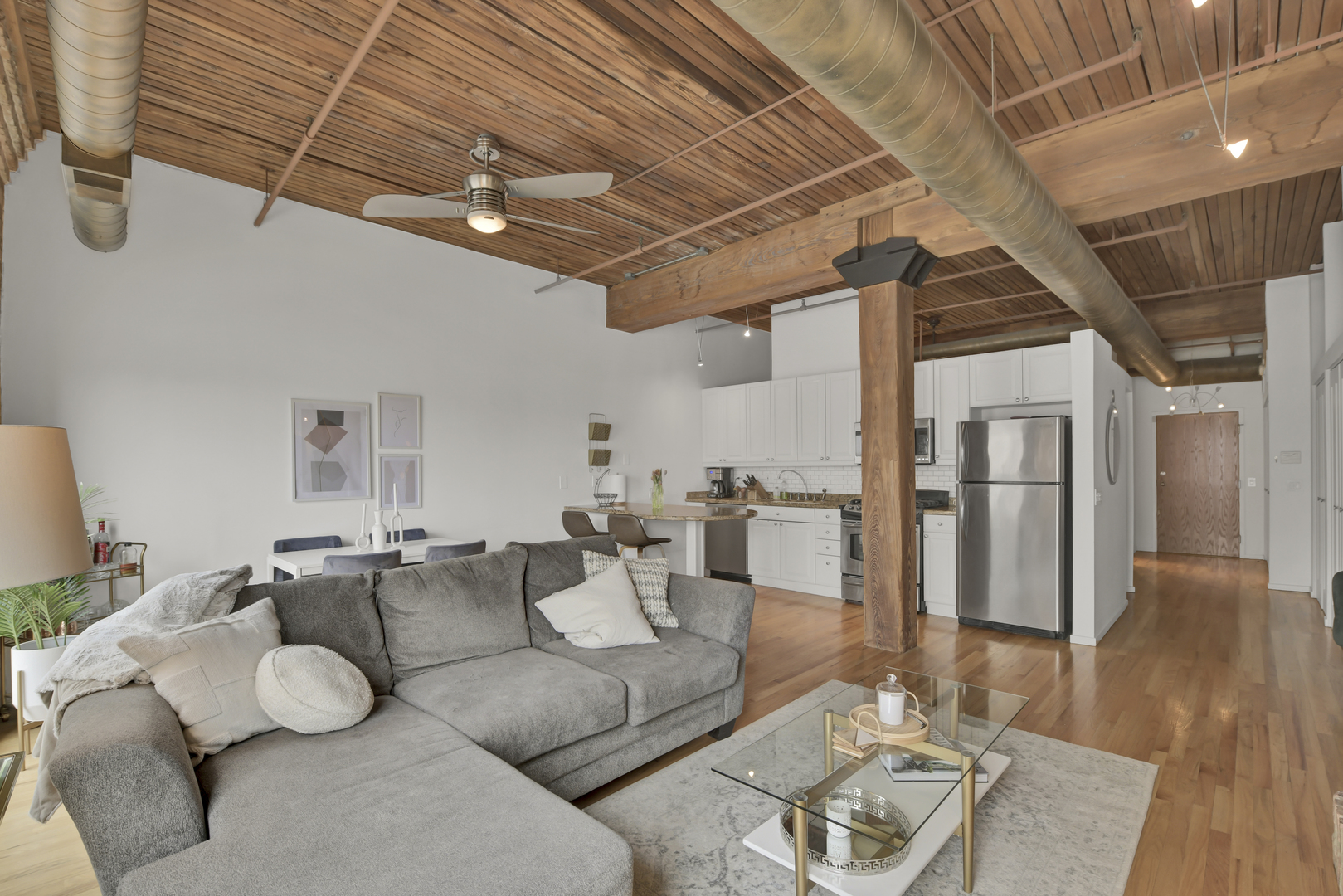 550 N Kingsbury Street Unit: 422