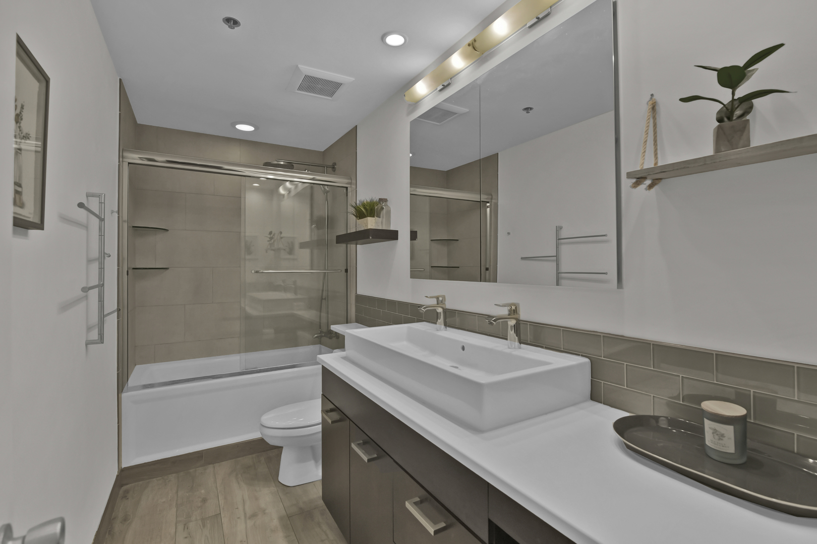 550 N Kingsbury Street Unit: 422