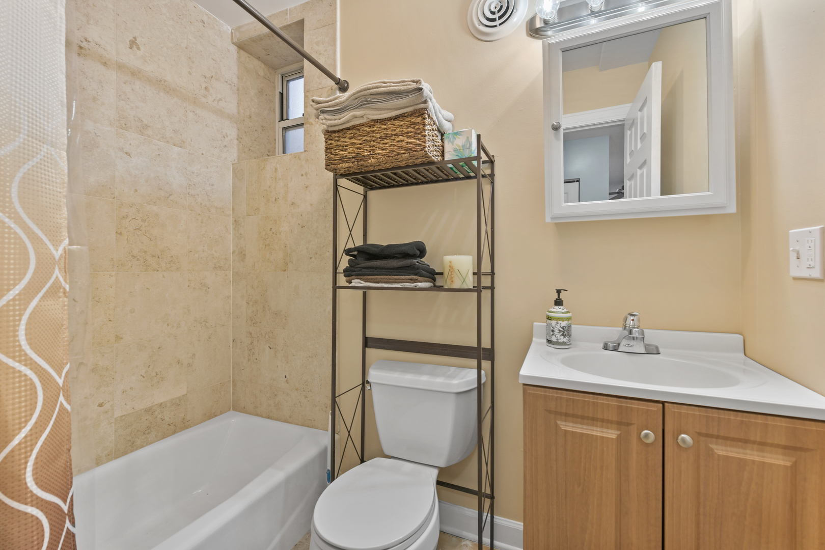 3337 W Byron Street Unit: G