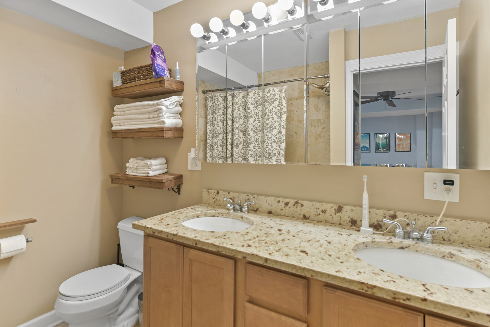 3337 W Byron Street Unit: G