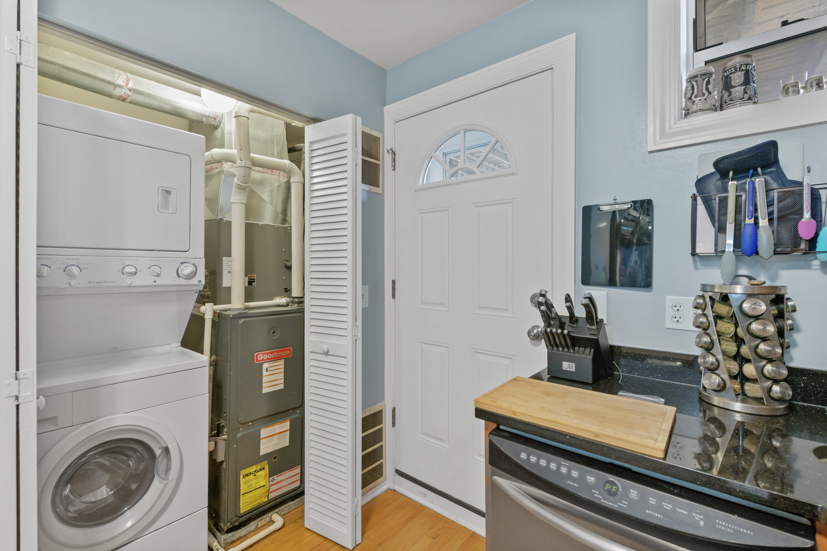 3337 W Byron Street Unit: G