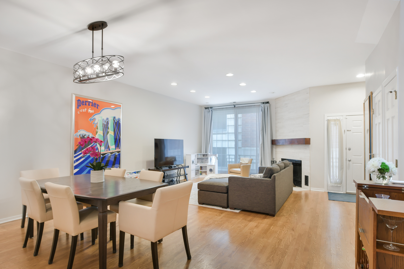 655 W Barry Avenue Unit: C