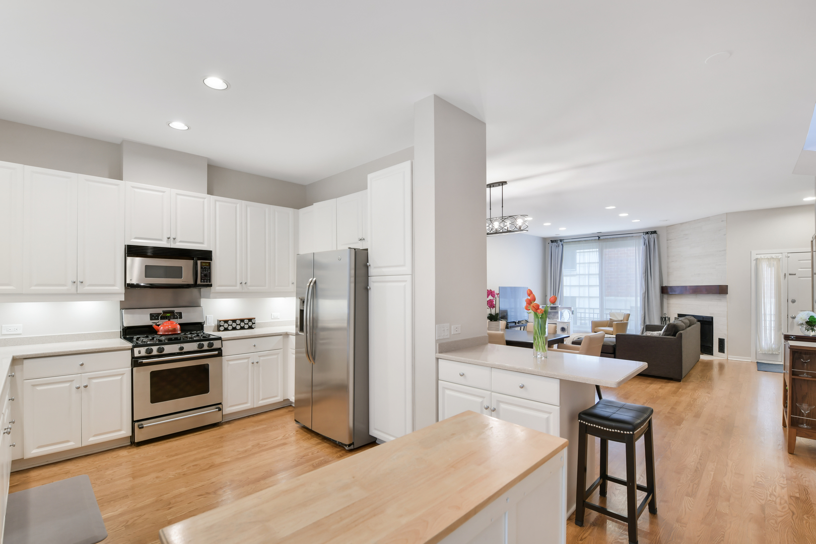 655 W Barry Avenue Unit: C