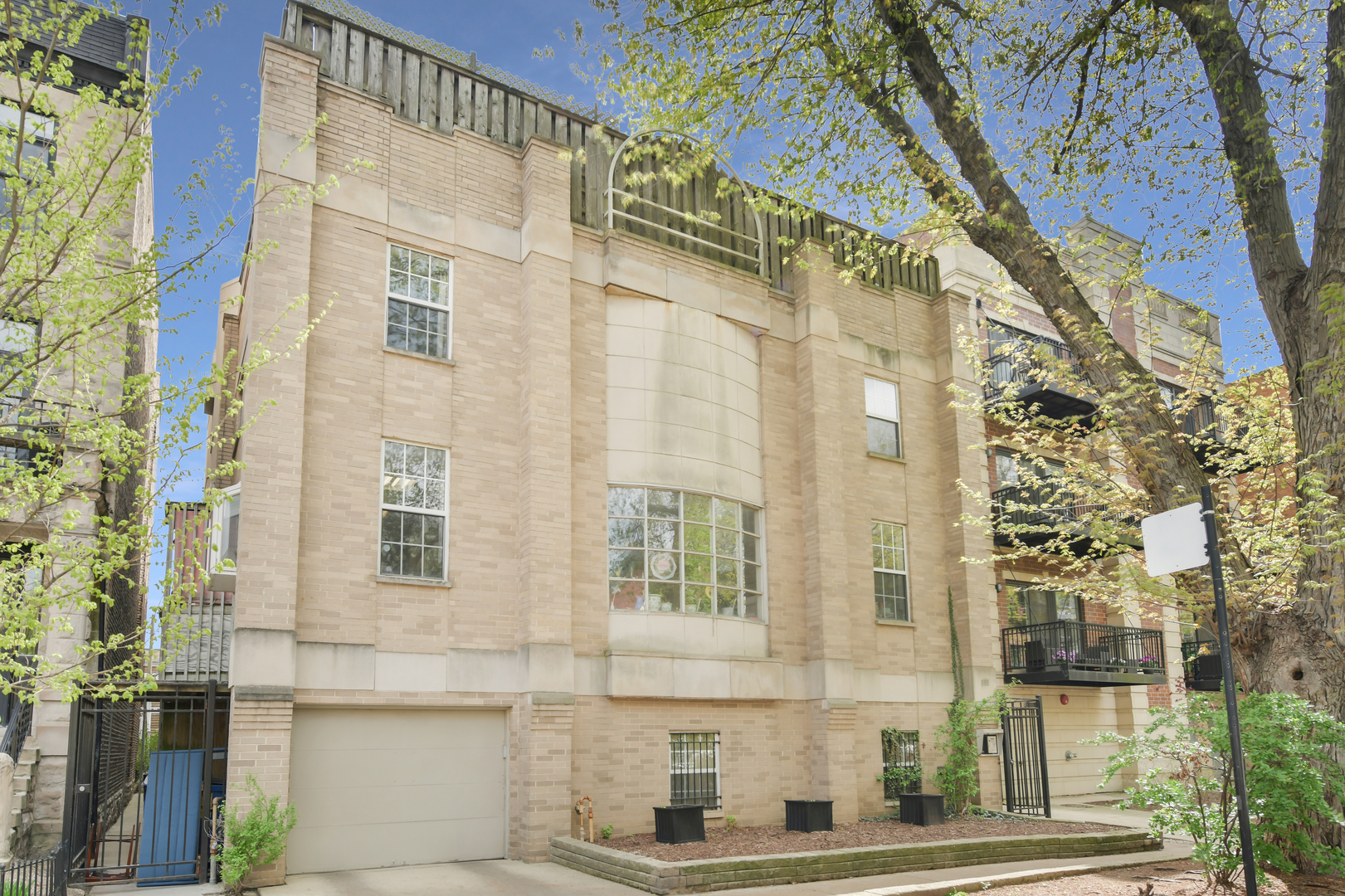 655 W Barry Avenue Unit: C