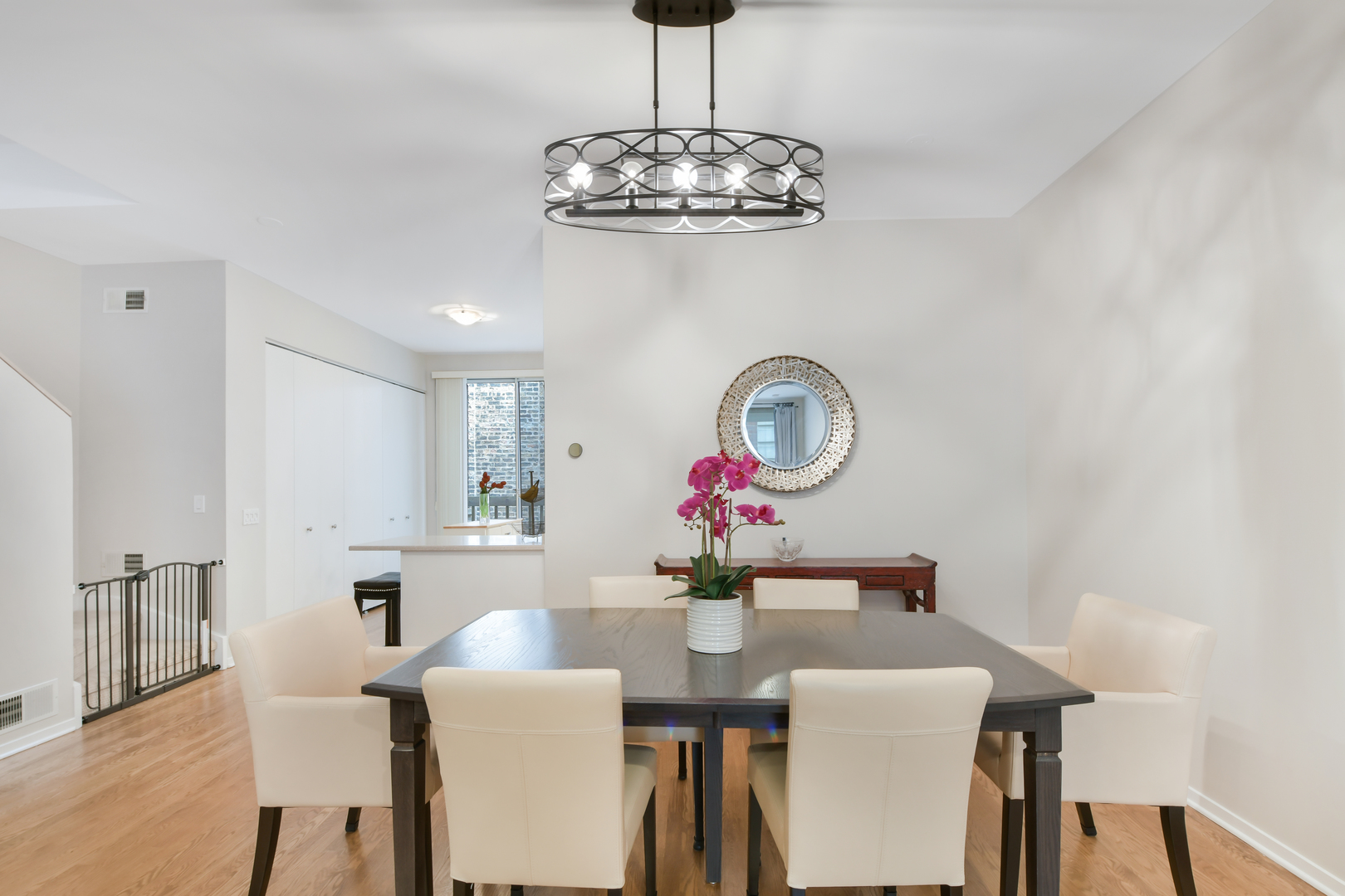 655 W Barry Avenue Unit: C