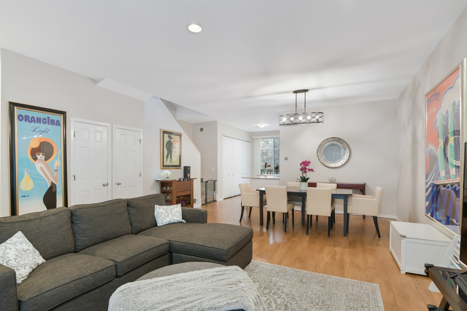 655 W Barry Avenue Unit: C
