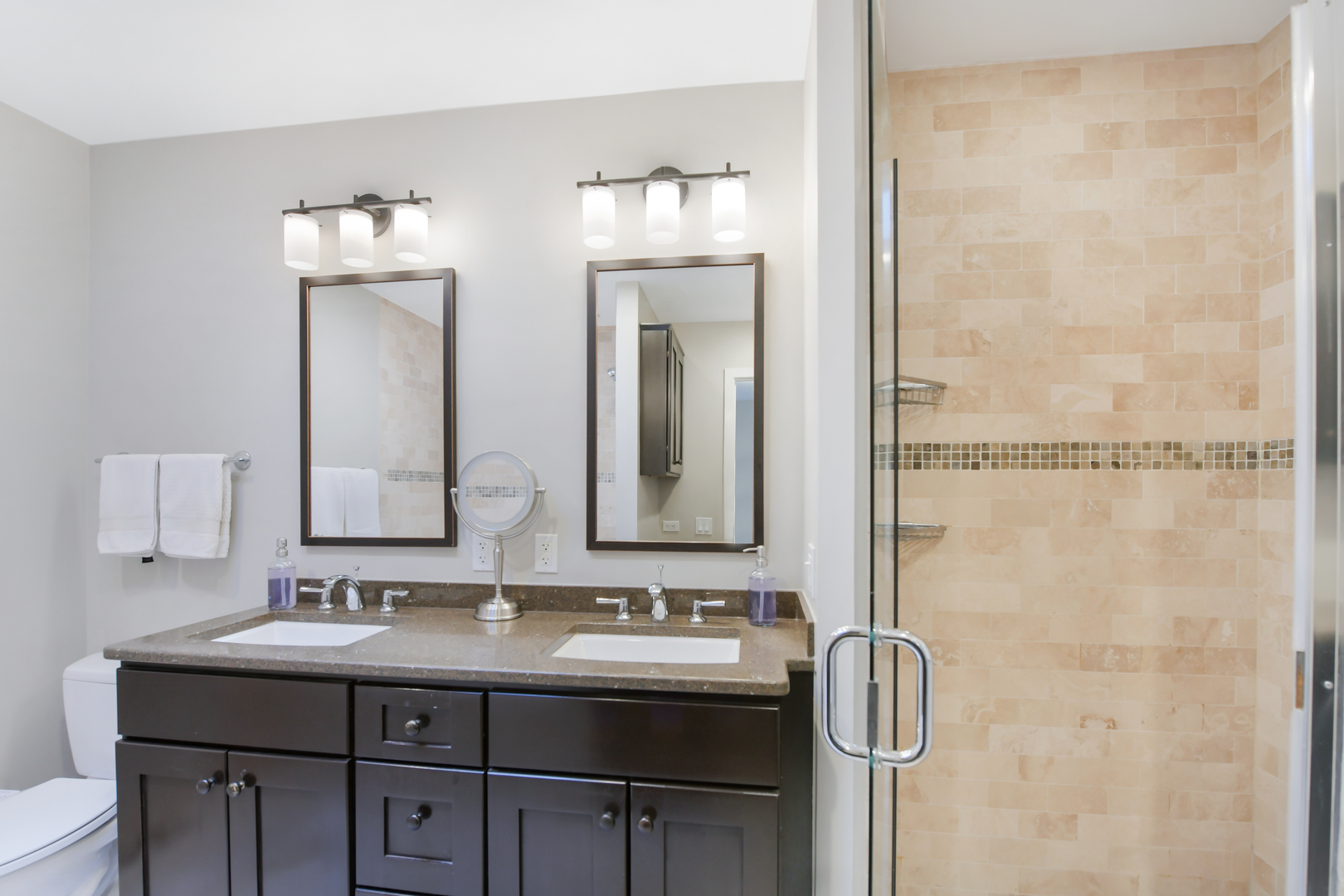655 W Barry Avenue Unit: C