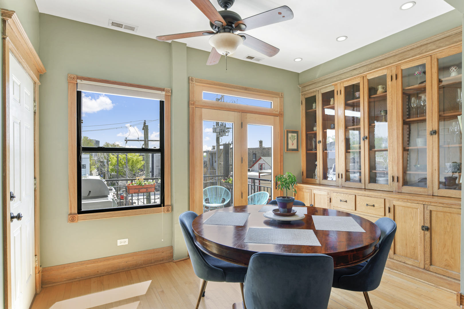 2745 W Logan Boulevard Unit: 4