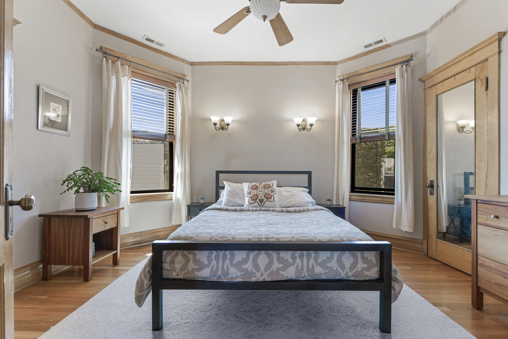2745 W Logan Boulevard Unit: 4