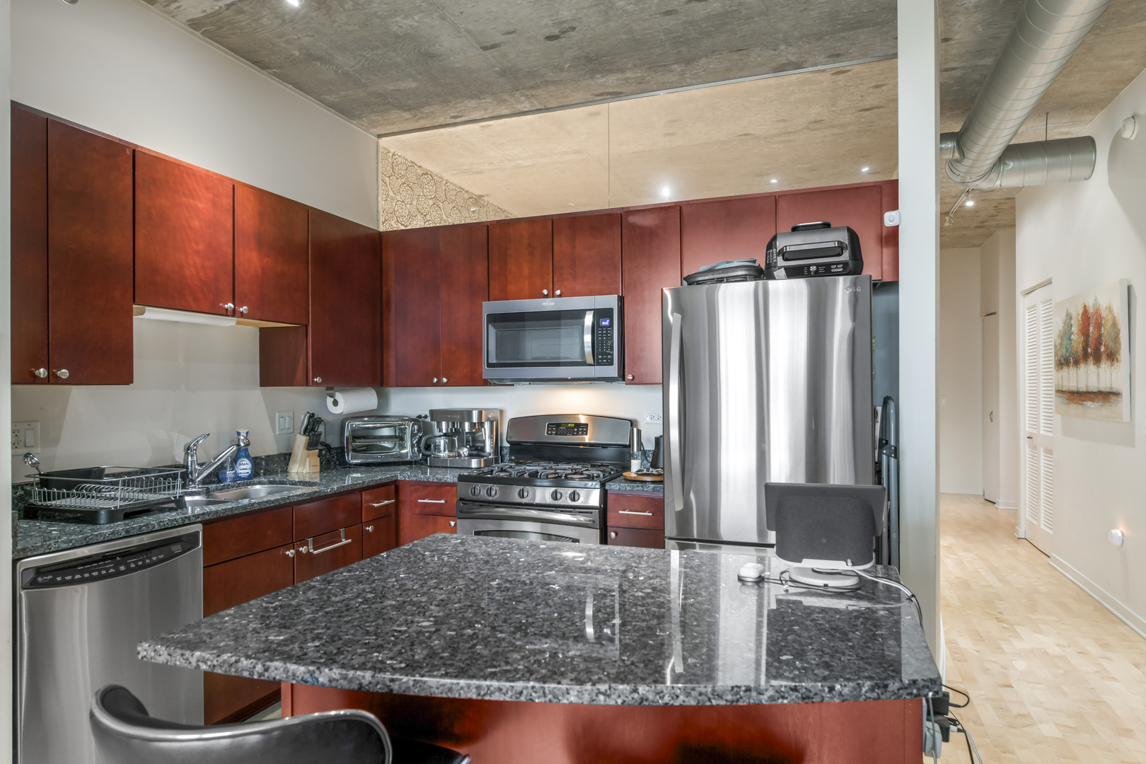 700 N LARRABEE Street Unit: 1411