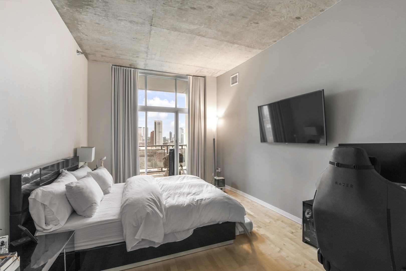 700 N LARRABEE Street Unit: 1411